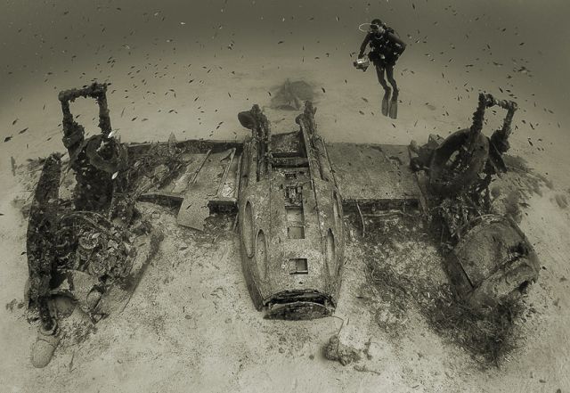 underwater-plane-crash.jpg