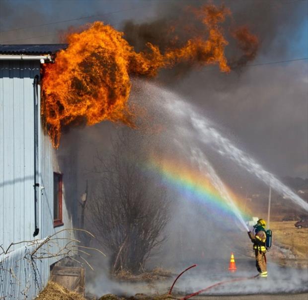 Ever Wonder What's Really At The End Of The Rainbow? - 20 Pics