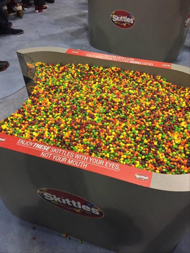 Гравитационный дисплей для skittles