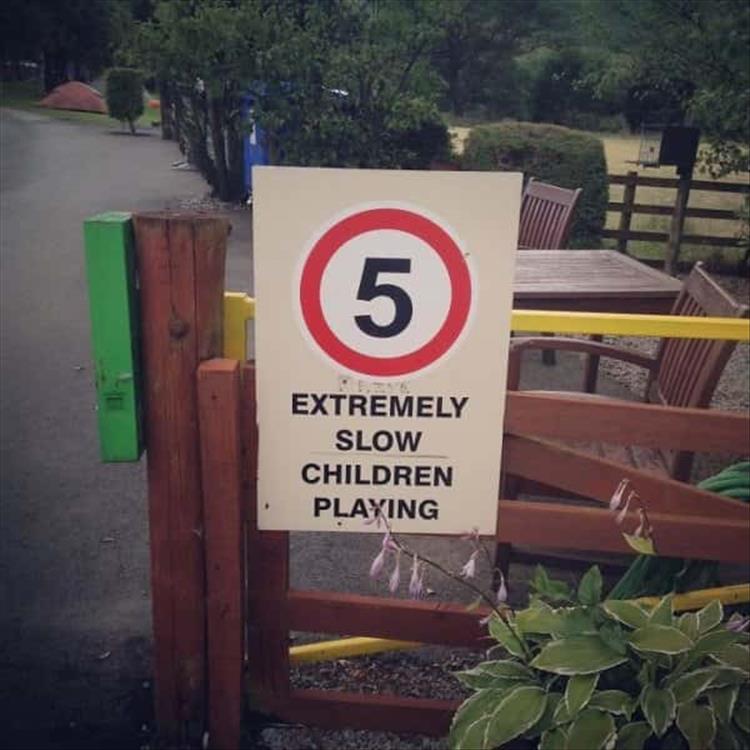 These Very Unfortunate Signs Are Not Helping Anyone - 12 Pics